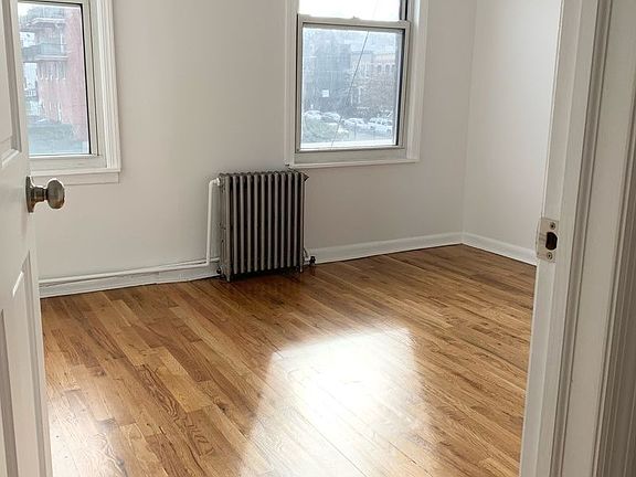 5th image of 942 4th Ave Floor 3