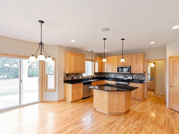 5th image of 11084 Eagle View Blvd