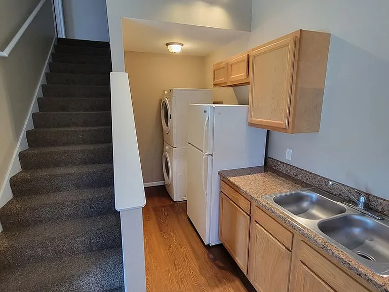 316 E Davis St #D — Photo 7