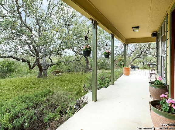 5th image of 652 Seven Sisters Dr