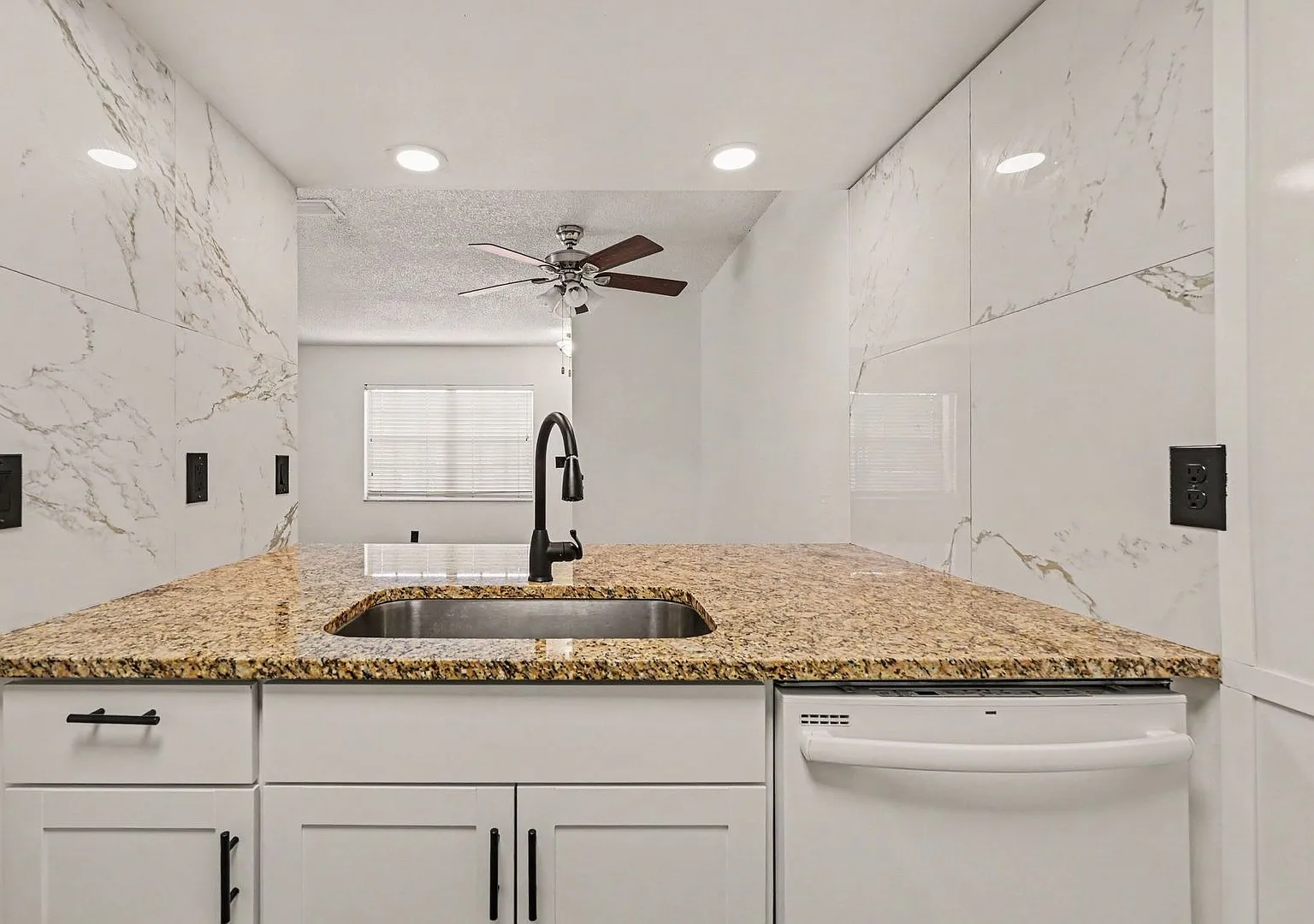 3111 sir hamilton cir — Photo 4