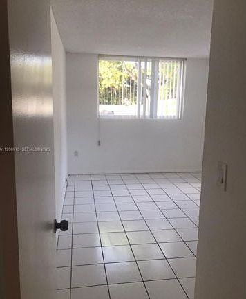 3rd image of 102-1251 NE 108th St #102