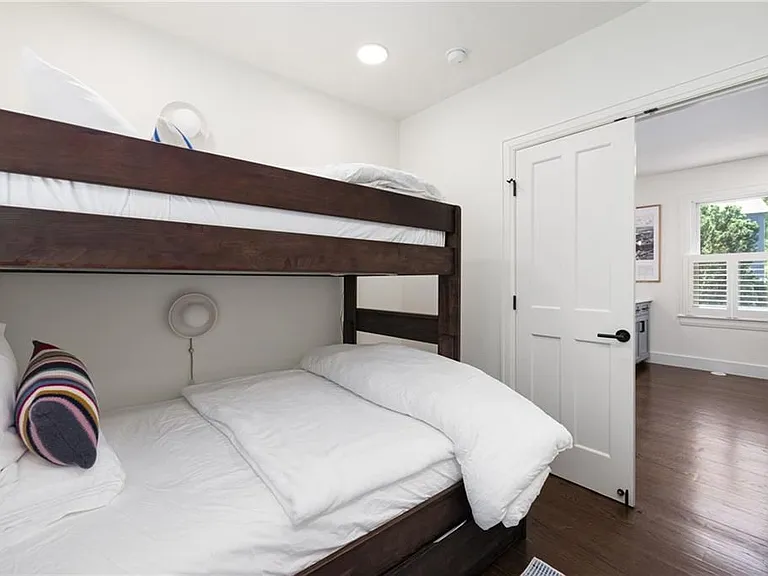 8 Cross St #1 — Photo 23