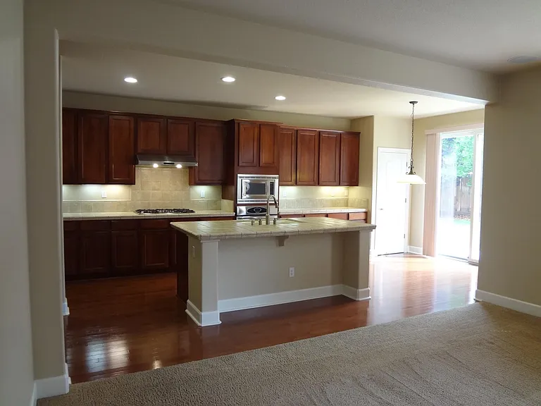 1123 Montague Ln — Photo 5
