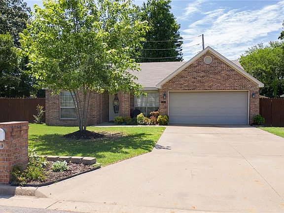 2nd image of 1803 Forest Oaks Dr
