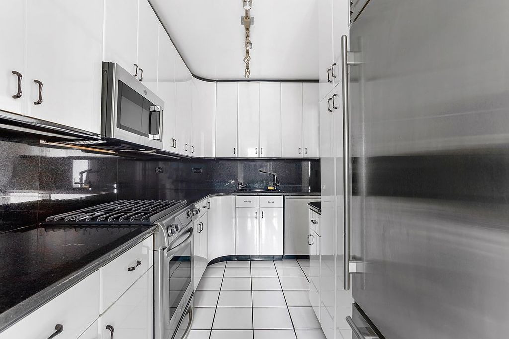 Apartment in New York, Upper East Side, Manhattan - View 2