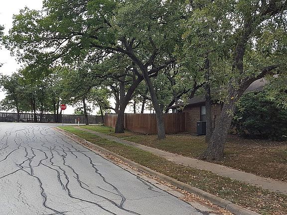 2nd image of 3828 Ashford Dr