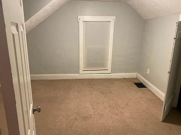 3rd image of 909 Franklin Ave