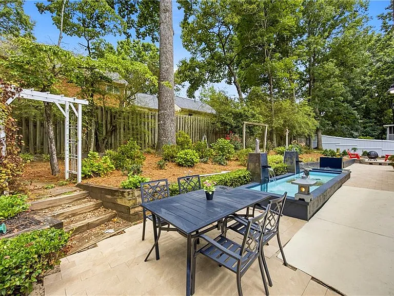 2220 Spring Mill Cv — Photo 37