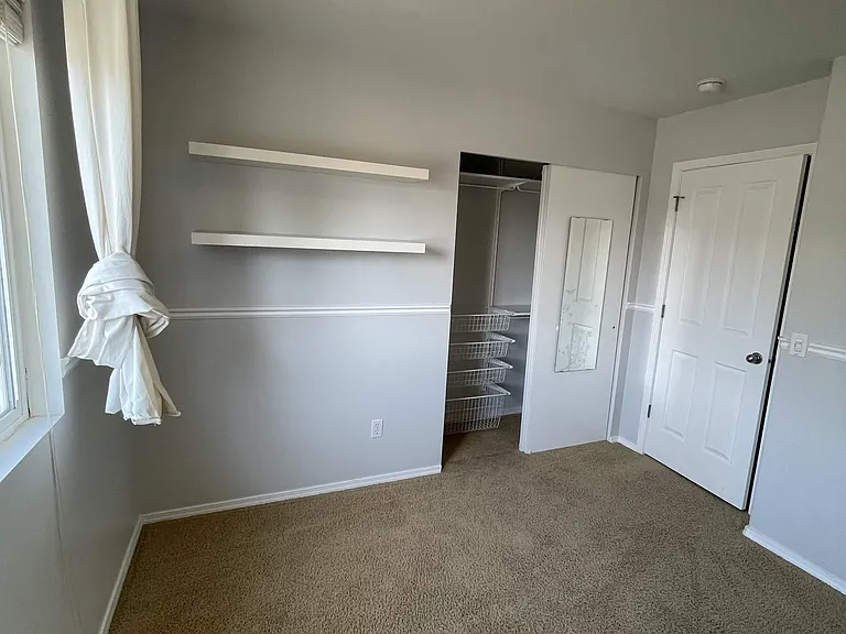 209 E Interlochen Ln — Photo 15