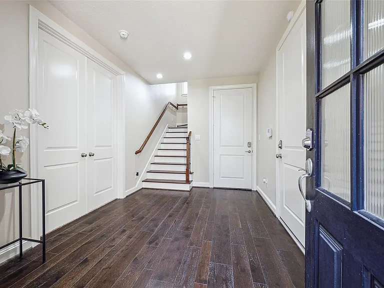 9455 Fannin St — Photo 3