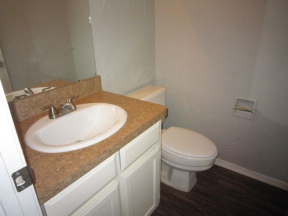 3rd image of 3021 W Sycamore Cir