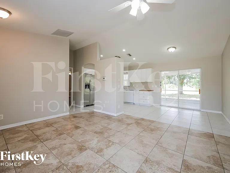 3945 N Cranberry Blvd — Photo 4
