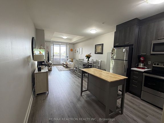3rd image of 150 Main St W #605