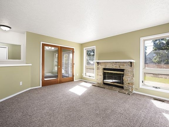 2nd image of 2812 E Diamond Ave