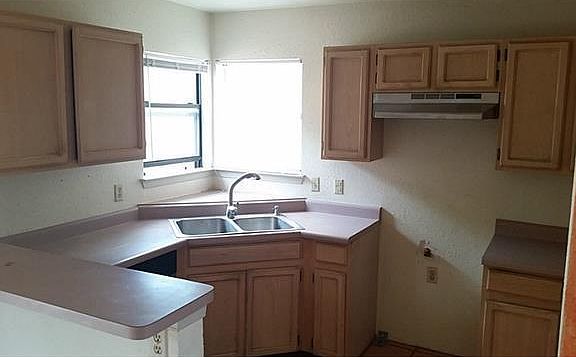 4th image of 7660 Windcrest Dr