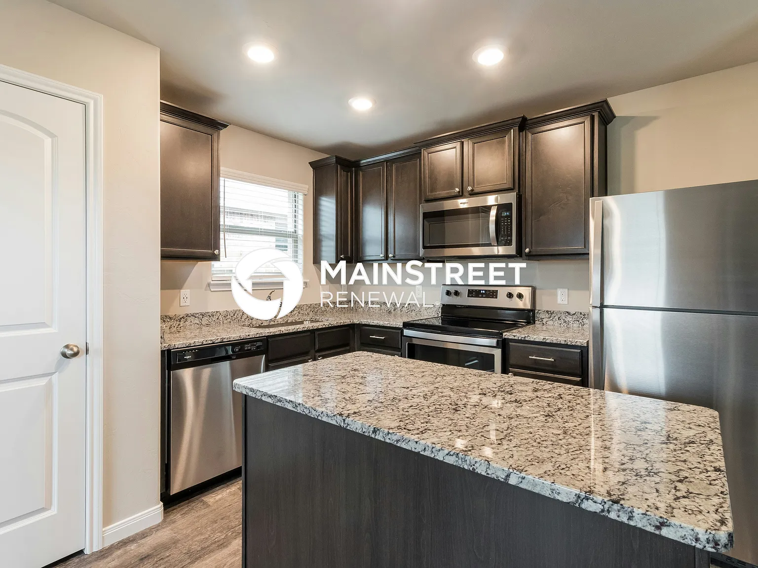 505 St James Pl — Photo 4