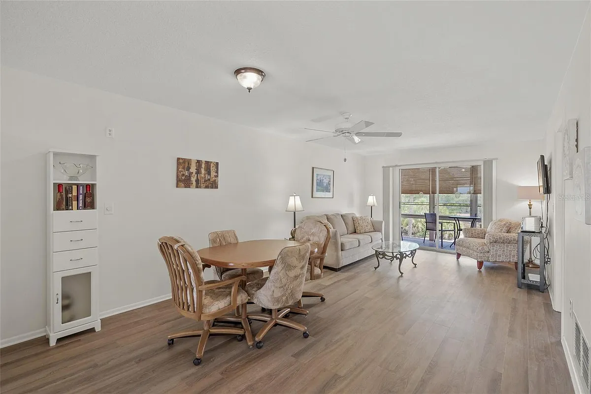 Building Photo - 708 Tamiami Trl S #319
