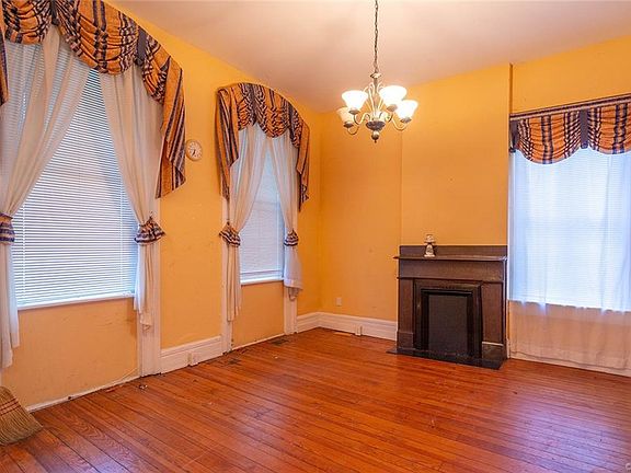 3rd image of 1109 Bainbridge St