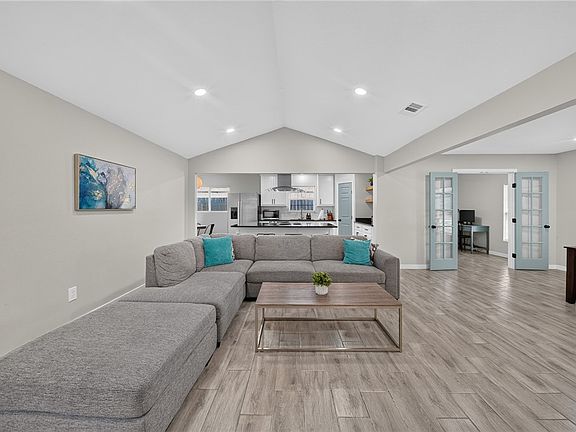 4th image of 4637 Stonegate Way