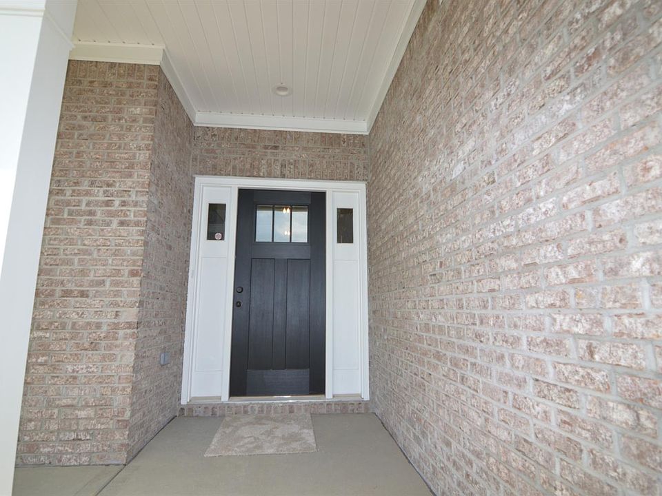 1st image of 1933 Covington Dr