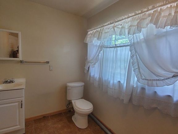 5th image of 1755 Saint Pauls St