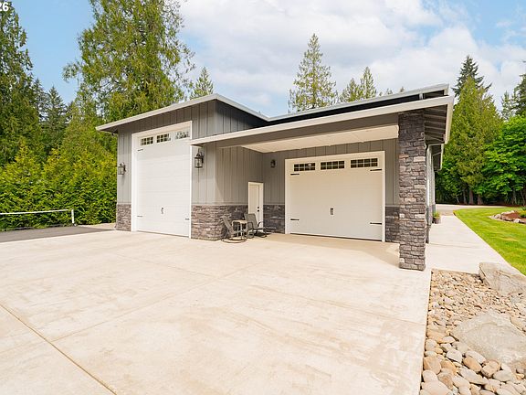 5th image of 4307 NE 165th Cir