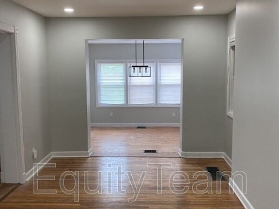 5th image of 2327 Kenton St