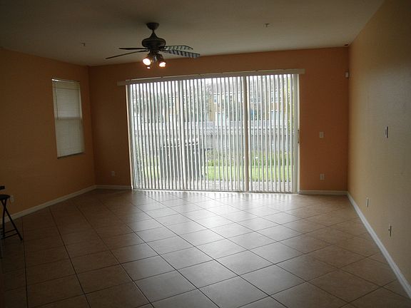 4th image of 994 Pipers Cay Dr