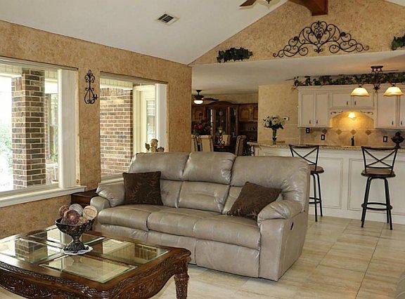 5th image of 13456 Bunker Hill Dr