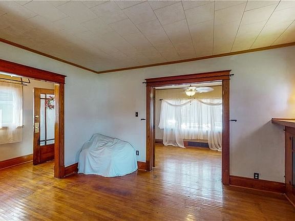 3rd image of 415 Willett St
