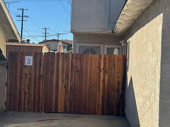 3rd image of 16516 S Manhattan Pl APT 3