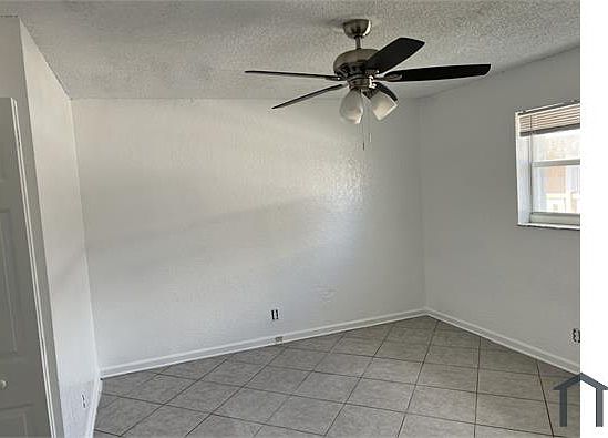 3rd image of 616 SW 16th Ave #4