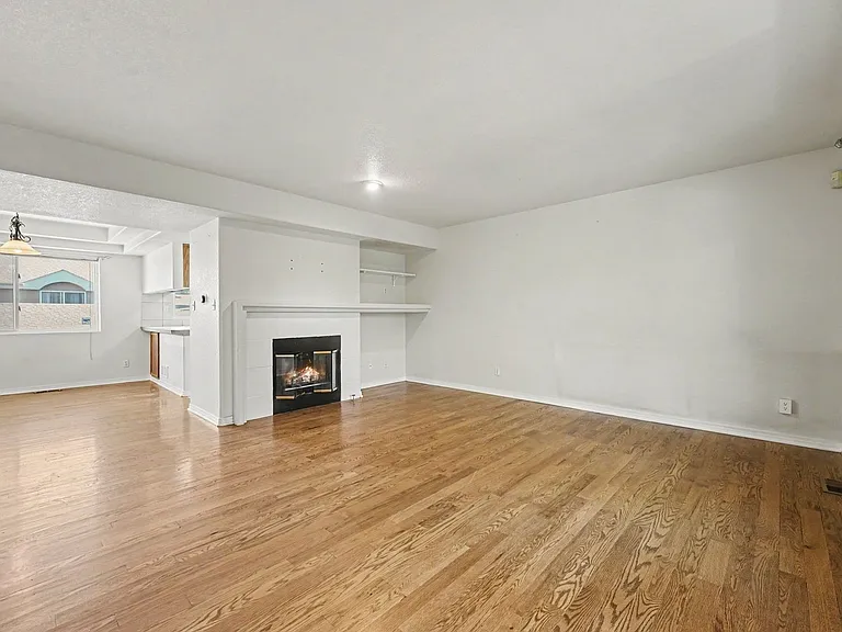 4594 E Kentucky Pl — Photo 2