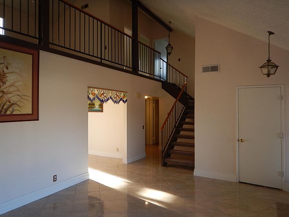4th image of 13036 Robin Ln