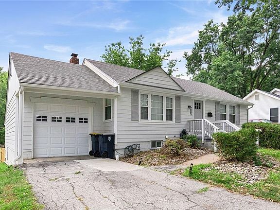 3rd image of 3121 NE 56th St