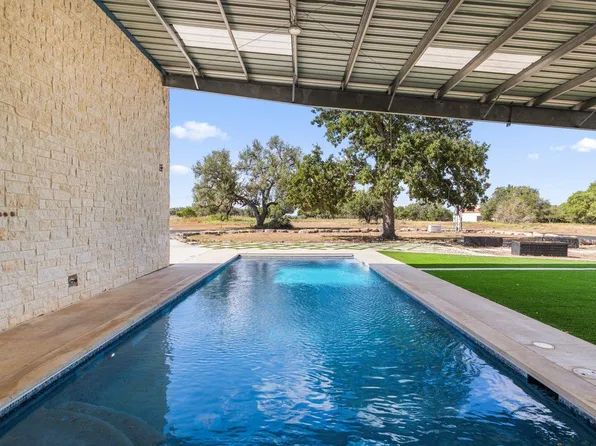 131 S Tailwind Dr, Blanco, TX 78606
