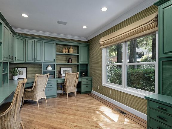 4th image of 15738 Oak Knoll Dr