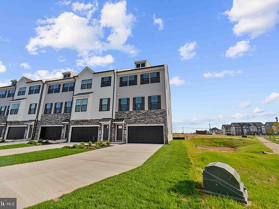 5th image of 413 Ensemble Way