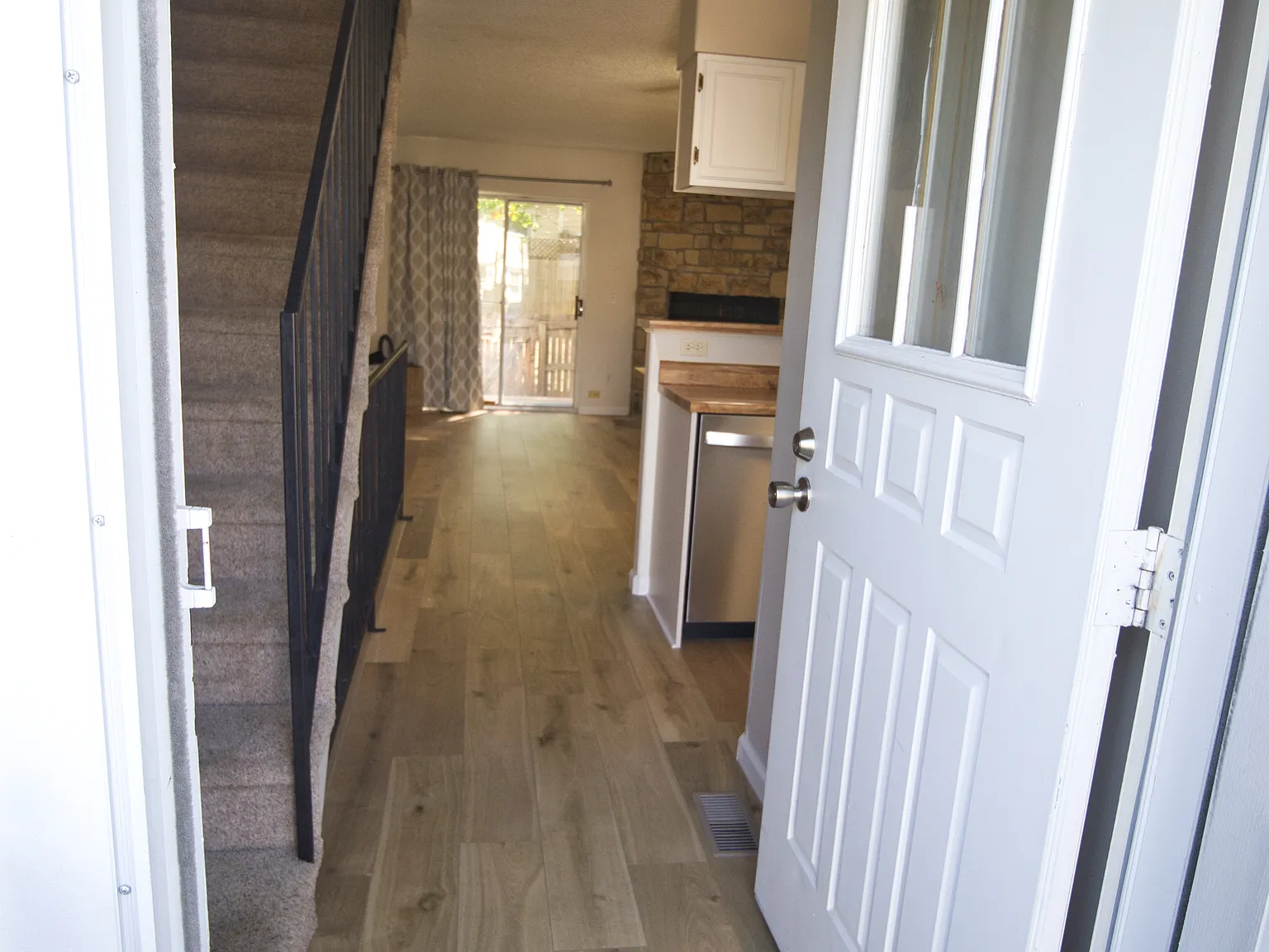 2 bed, 1150 sqft, $1,950 — Photo 3