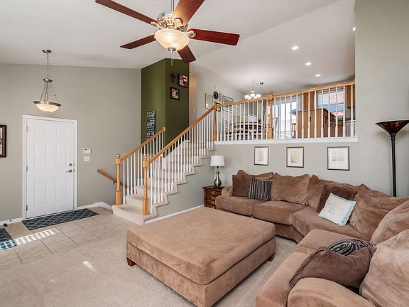 4th image of 605 SE Parker Dr