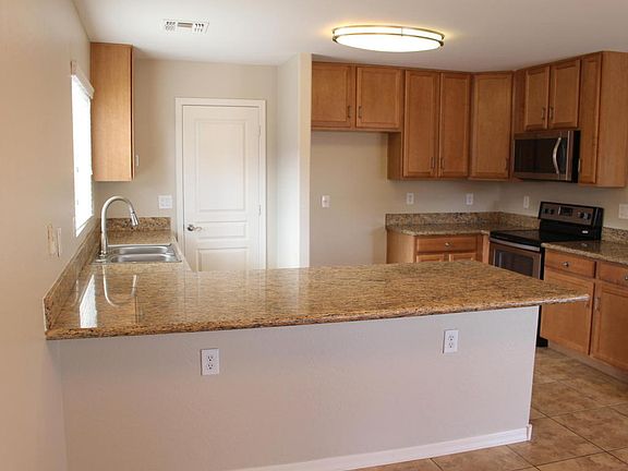 3rd image of 873 E Wolf Hollow Dr