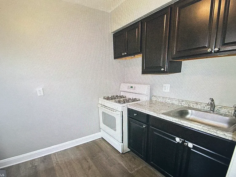 1103 Meridene Dr #1 — Photo 8