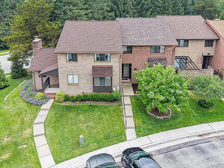 400 Five Farms Ln — Photo 1