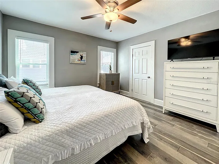 1137 Highland St S — Photo 29