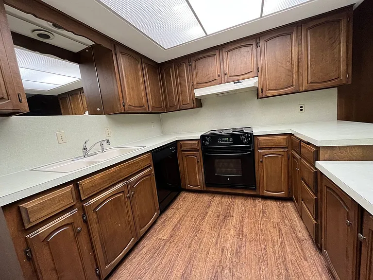3526 E 48th Pl — Photo 7