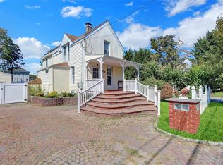 66 Center Ave, Bay Shore, NY 11706