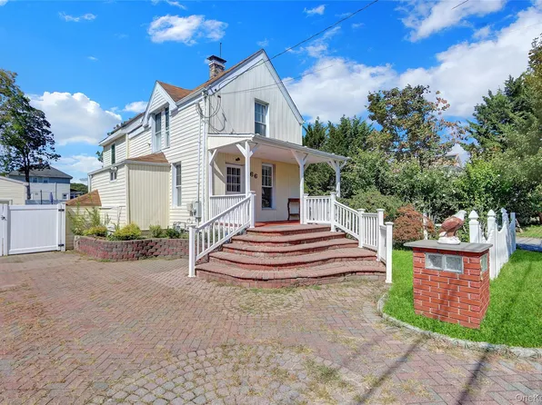 66 Center Avenue, Bay Shore, NY 11706