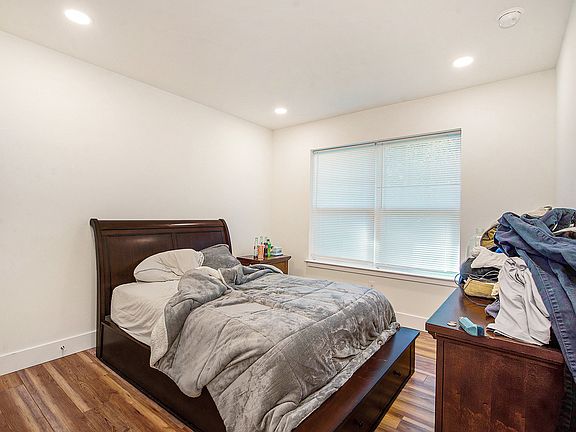 2nd image of 435 Hiscock St