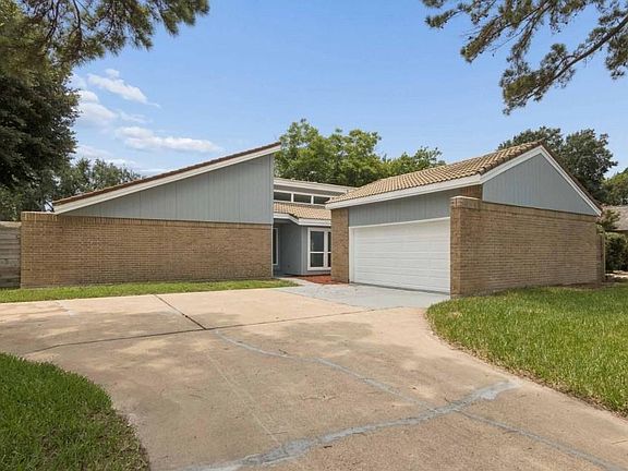 2nd image of 3807 Saratoga Dr